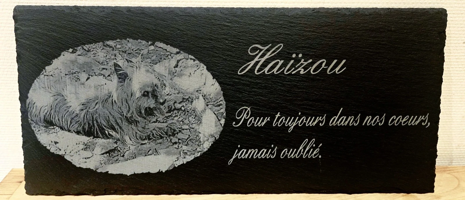 Plaque souvenir avec portrait et texte gravés