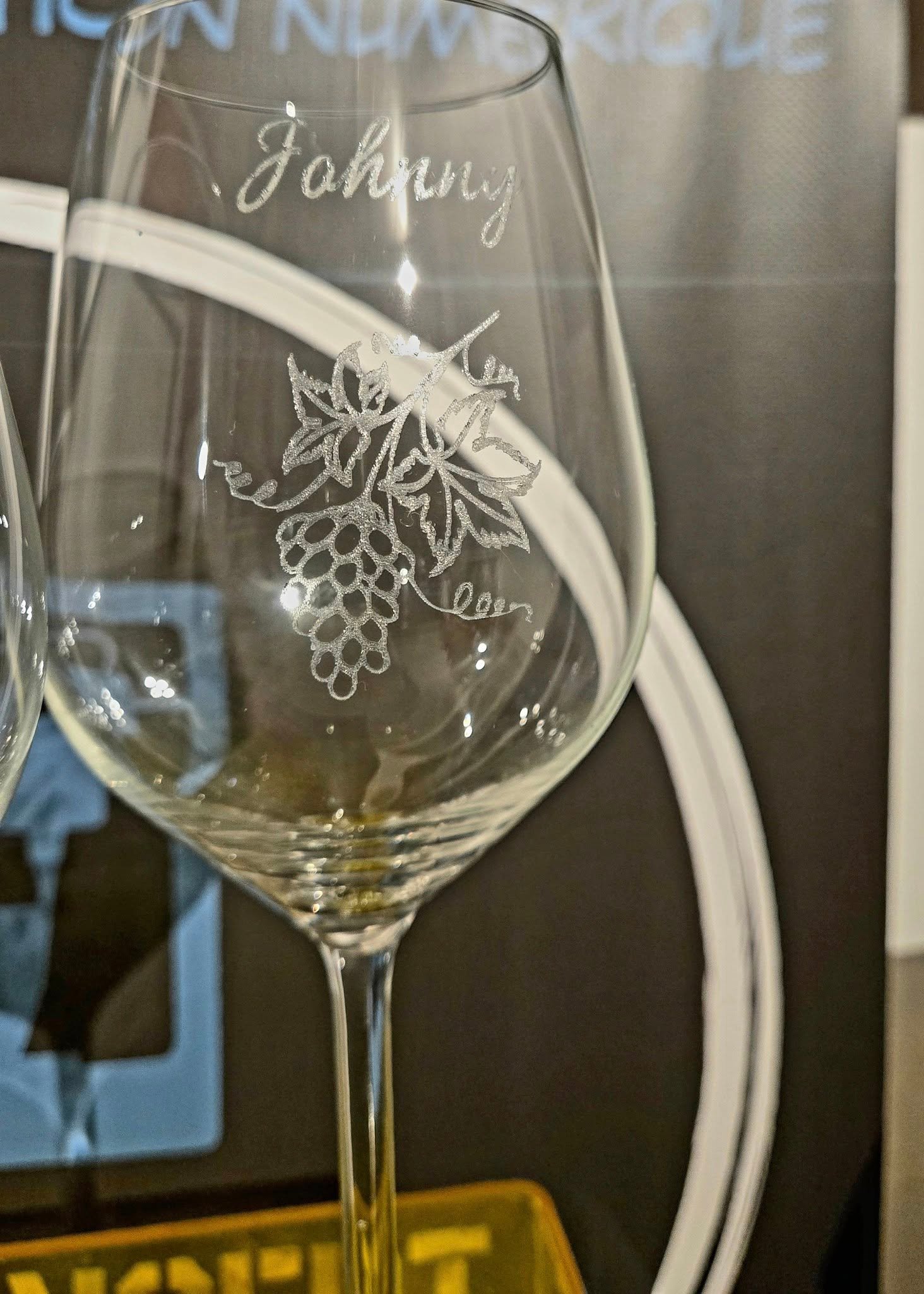 Verre à vin personnalisé avec prénom et motif de grappe