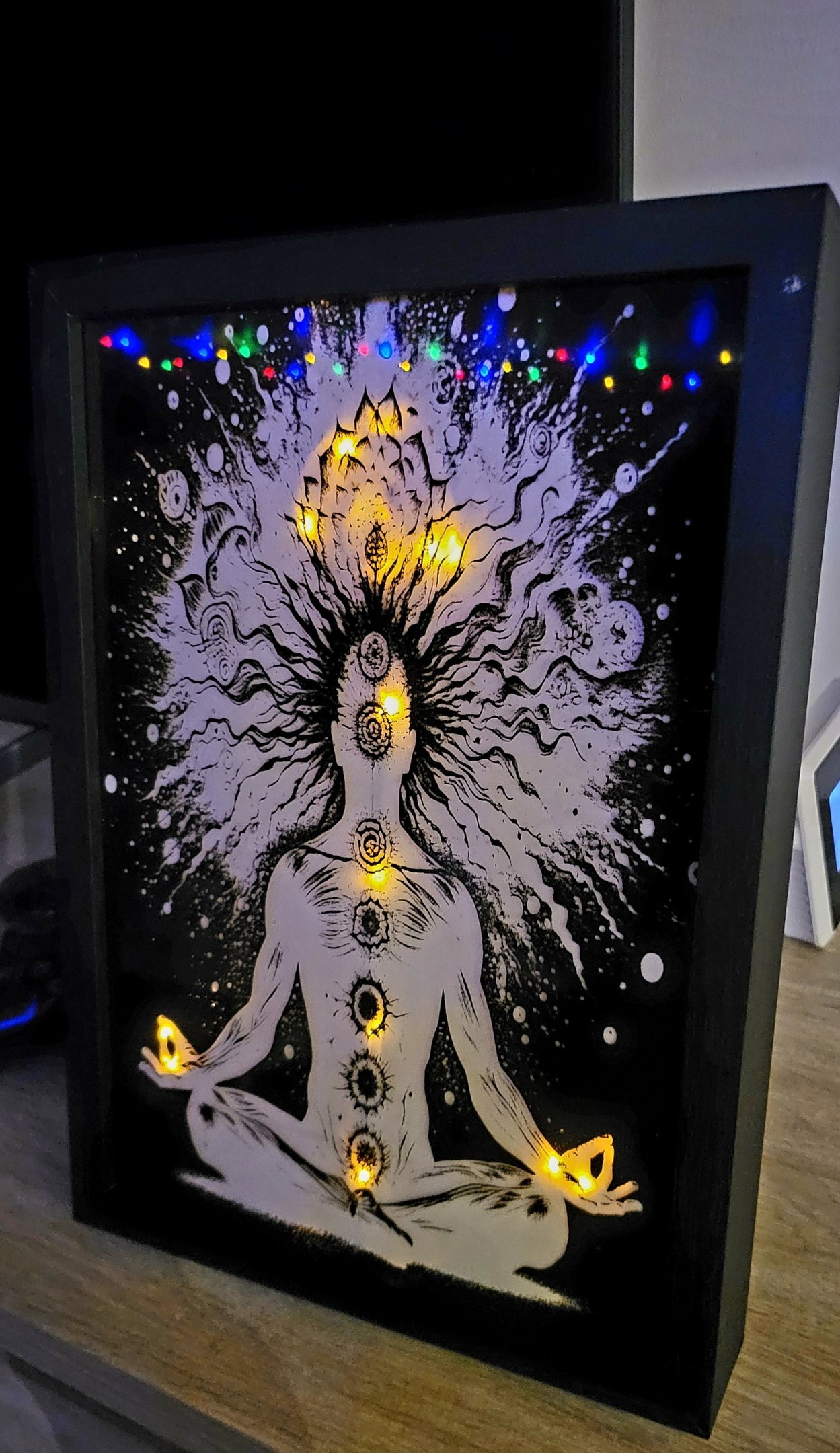 Motif de méditation gravé sur verre avec éclairage