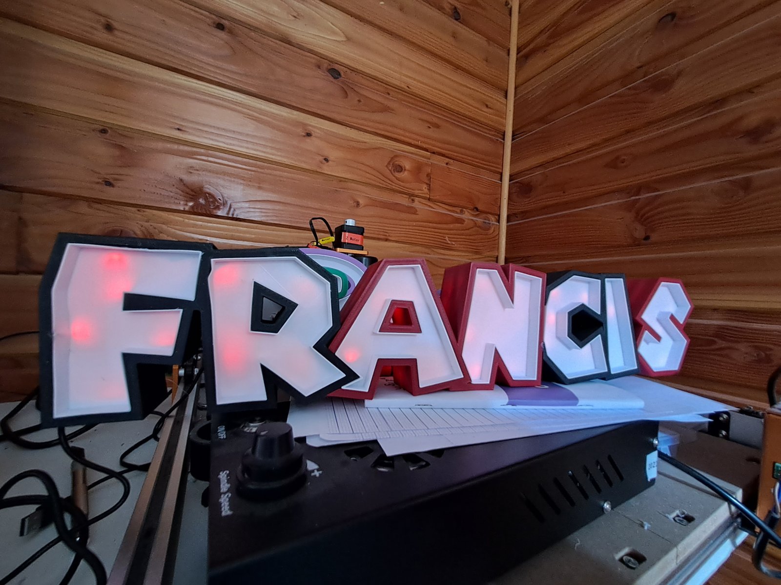 Enseigne lumineuse personnalisée avec le prénom Francis