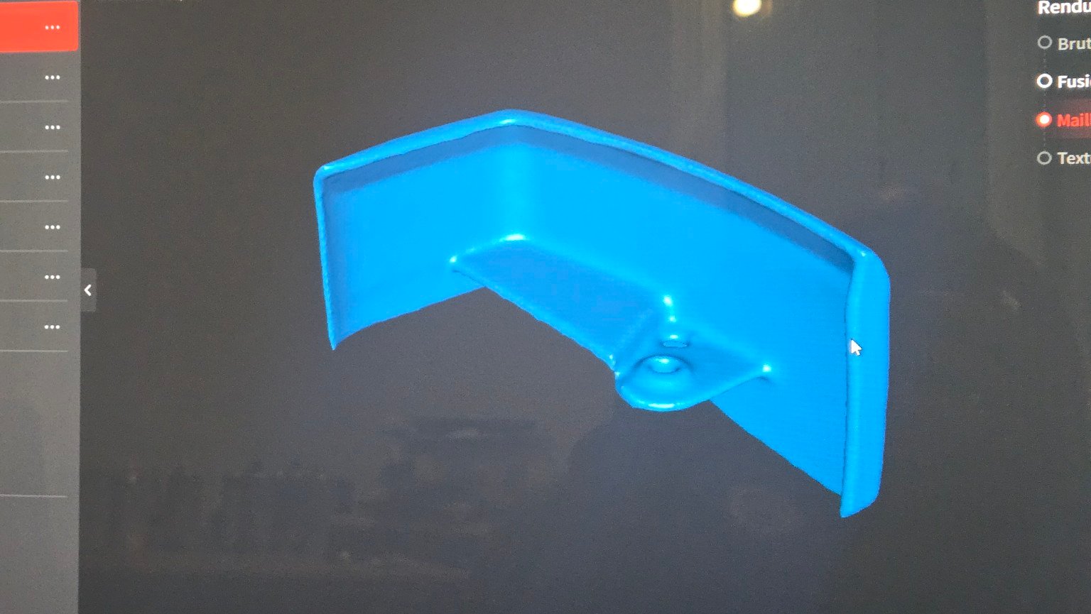 Modèle 3D bleu de la pièce d’auvent, vue intérieure avec perçages