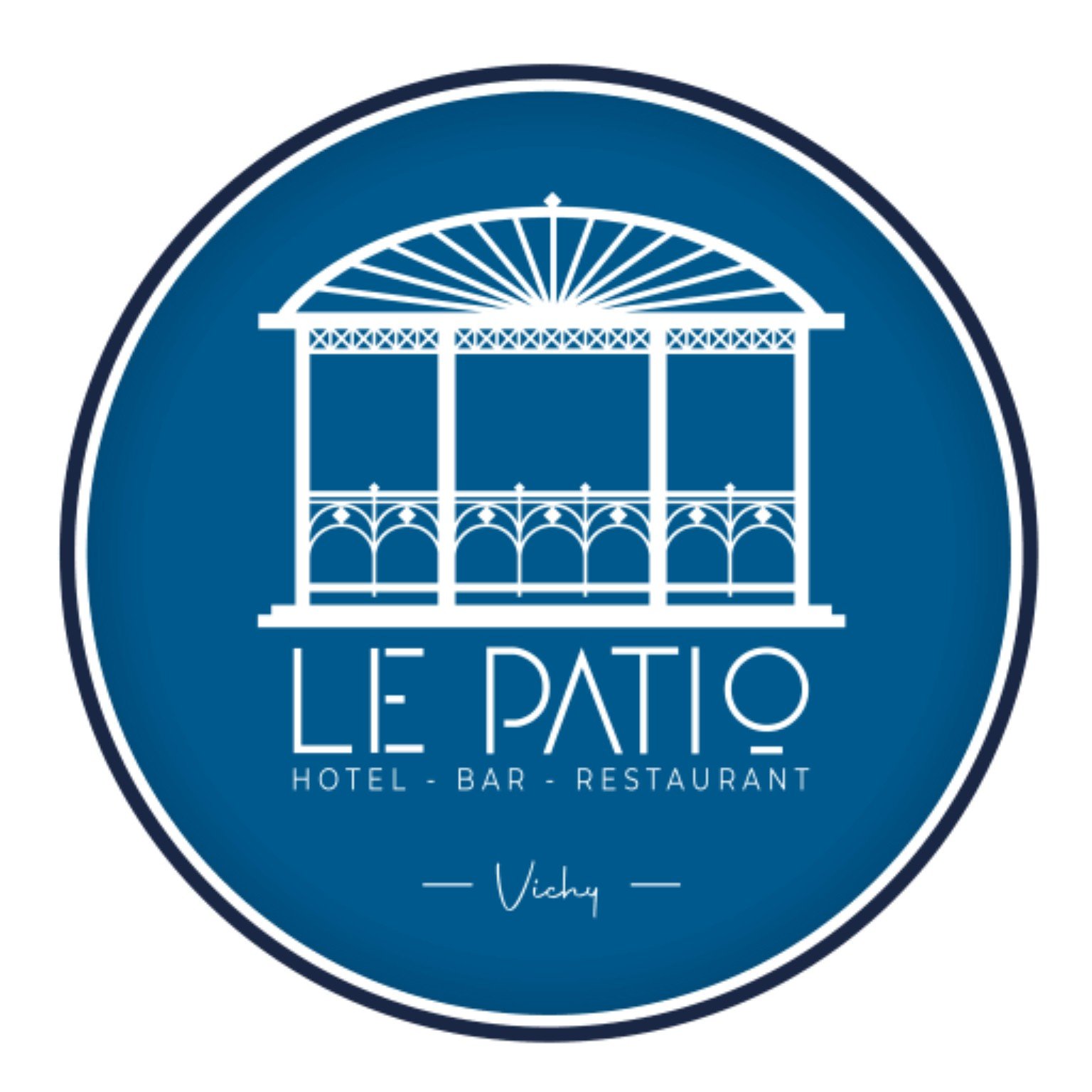 Logo circulaire « Le Patio » avec dessin de façade et mention Vichy